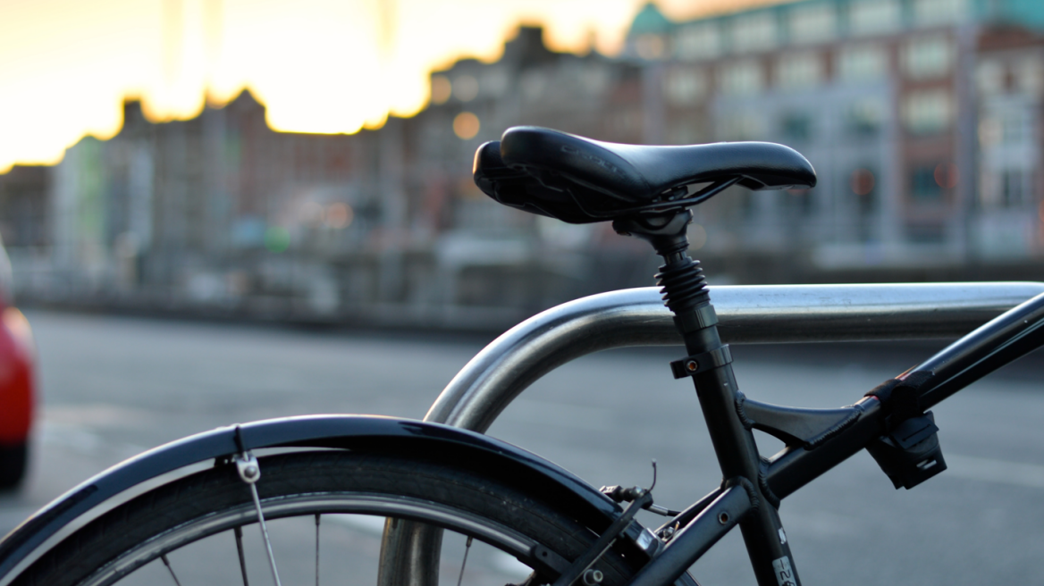 Θρασύδειλος ξυλοκόπησε παιδάκια που έκαναν ποδήλατο στα Χανιά