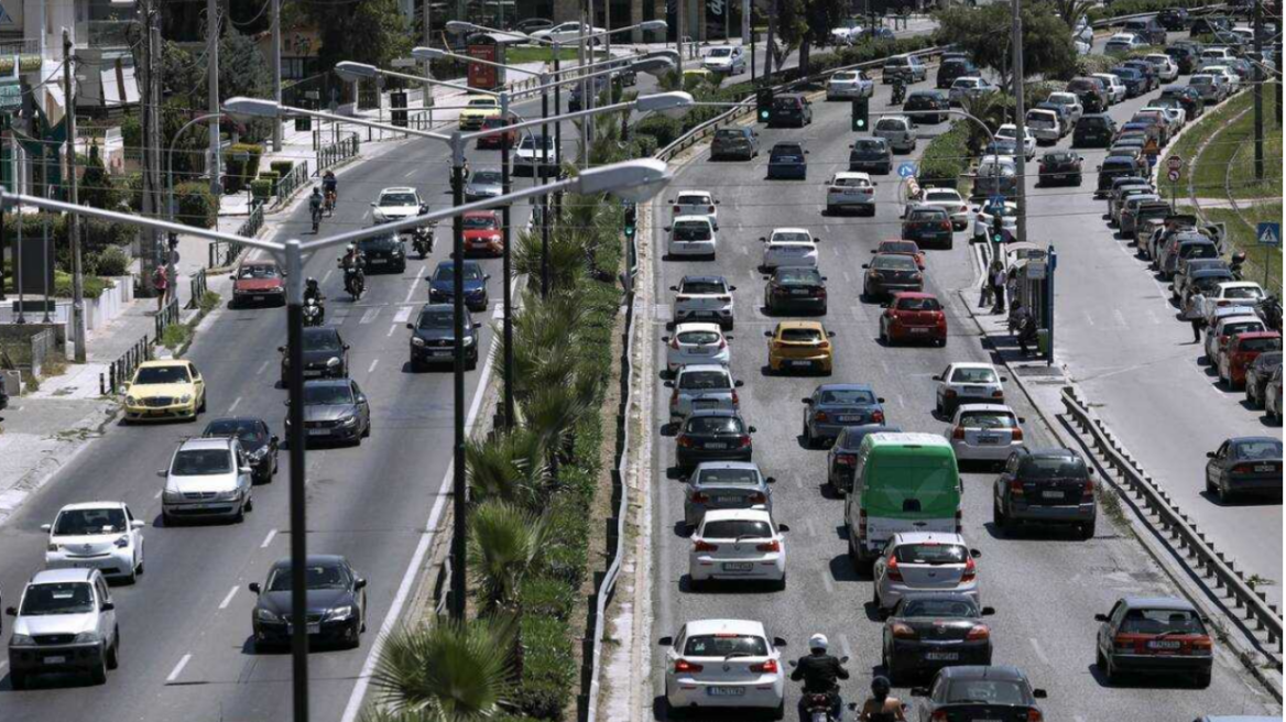 Κίνηση στους δρόμους: Μεγάλο μποτιλιάρισμα στον Κηφισό, καθυστερήσεις και στην Αττική Οδό - Live εικόνα