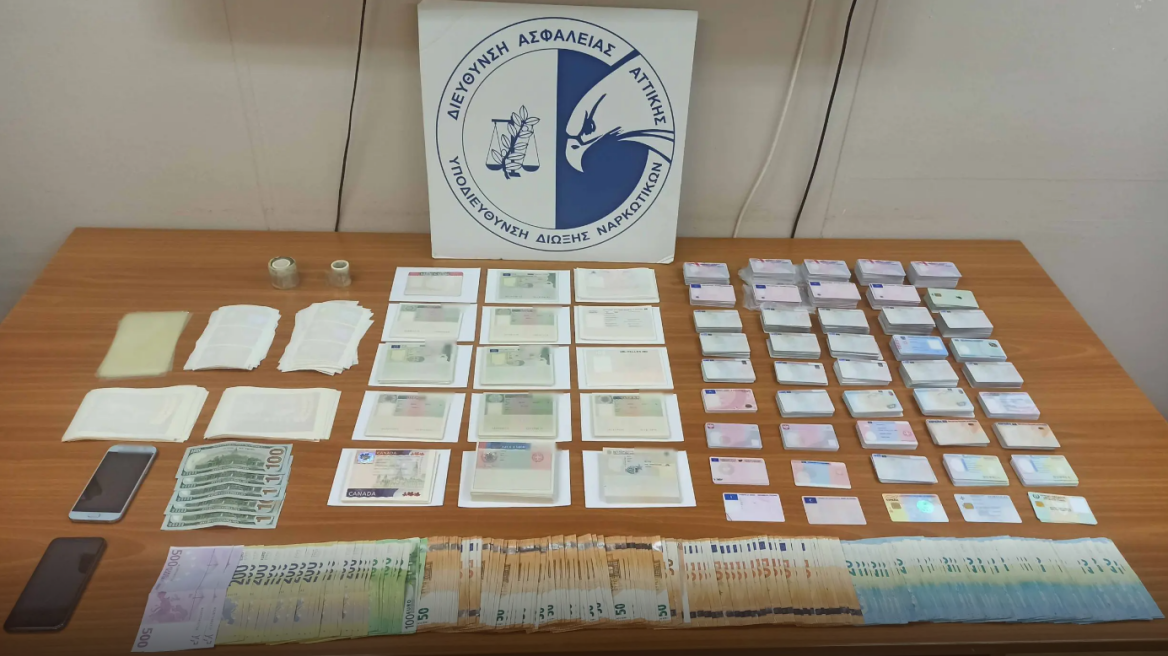 Αστυνομία: Συνελήφθη 41χρονος που πουλούσε πλαστά έγγραφα σε παράτυπους μετανάστες