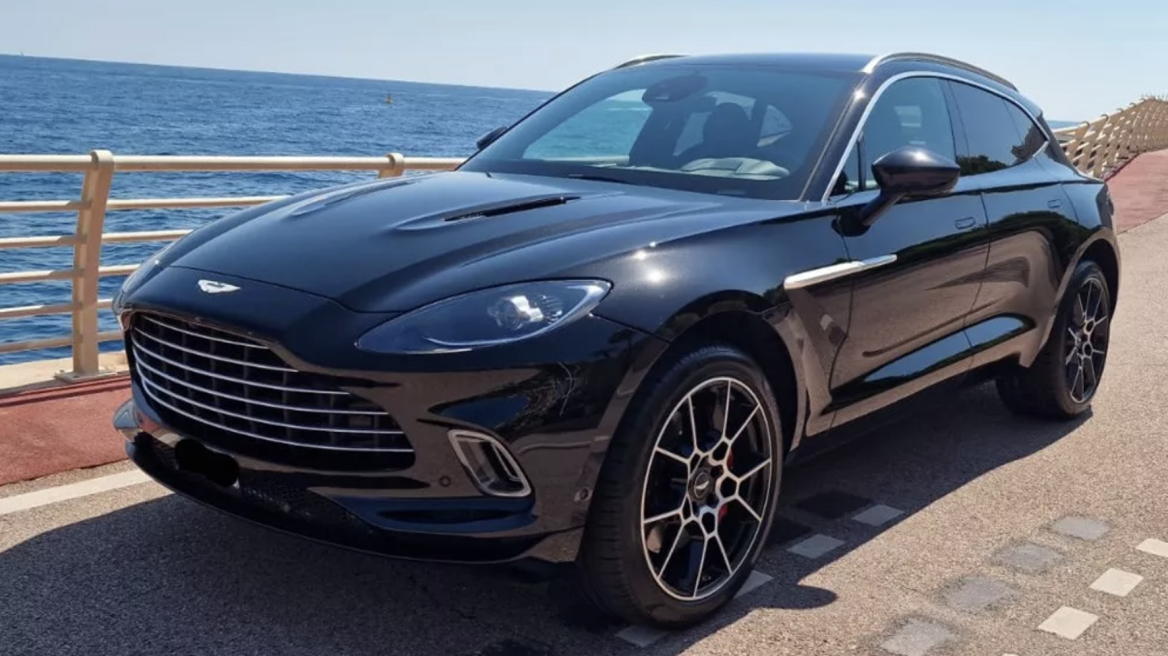 Εθεάθη στην Ελλάδα η Aston Martin DBX - Πόσο κοστίζει;