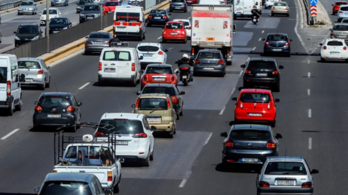 Κίνηση στους δρόμους: Μποτιλιάρισμα σε Κηφισό και κεντρικές λεωφόρους - Δείτε live