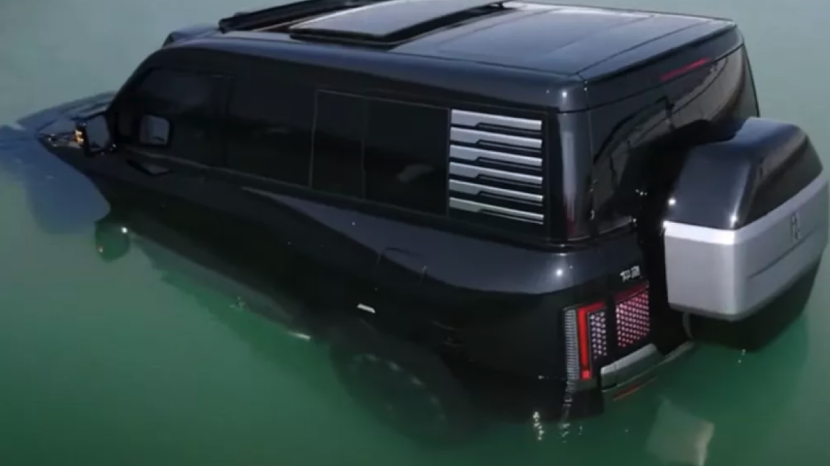 Αυτό το SUV δεν έχει θέμα από πλημμύρες