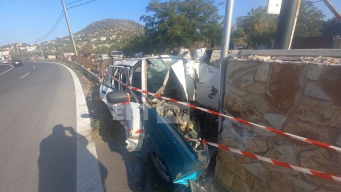 Κίνηση τώρα: Τροχαίο στη λεωφόρο Αθηνών Σουνίου - Αυτοκίνητο «καρφώθηκε» σε τοίχο