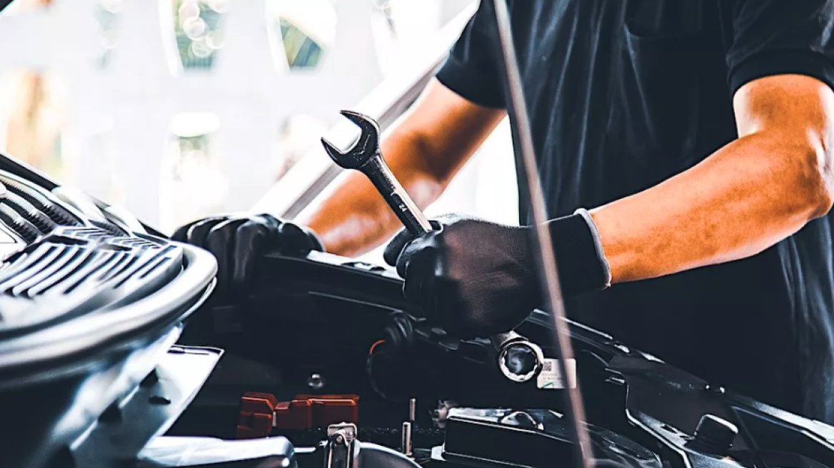 Ζήτησε «λάδωμα» 30.000 για να περάσει τις παρατυπίες