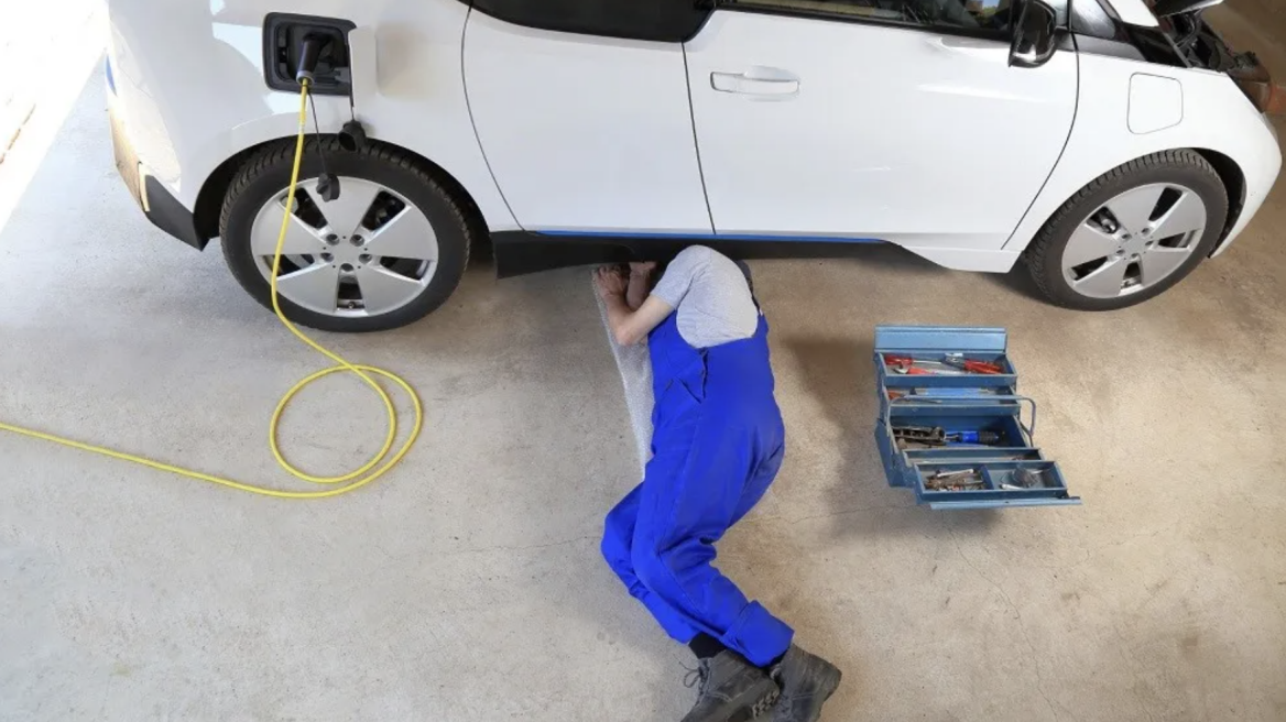 Απίστευτο: Χρέωσαν αλλαγή λαδιών σε ηλεκτρικό αυτοκίνητο