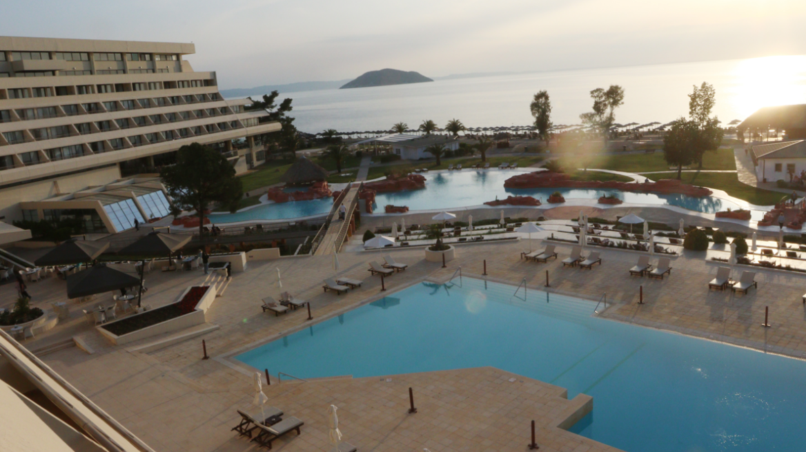 Ανοικτά τα ξενοδοχεία μέχρι τέλος Οκτωβρίου στην Ελλάδα - Tα ελληνικά νησιά που προτείνουν για το 2024 οι βρετανικοί Times