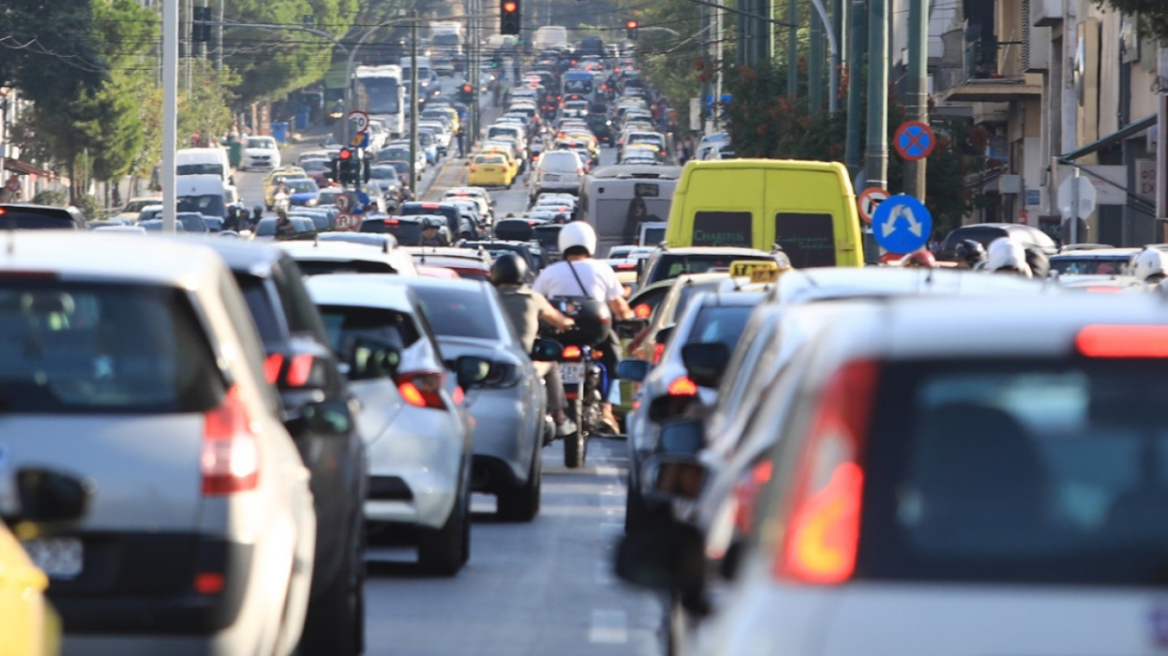 Κίνηση στους δρόμους: Στο «κόκκινο» η άνοδος του Κηφισού - Μποτιλιάρισμα και στην Αττική Οδό