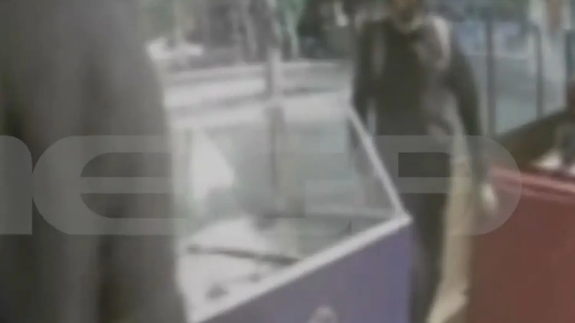 Κερατσίνι: Διέρρηξαν κατάστημα κι έκλεψαν… παγωτά - Δείτε βίντεο