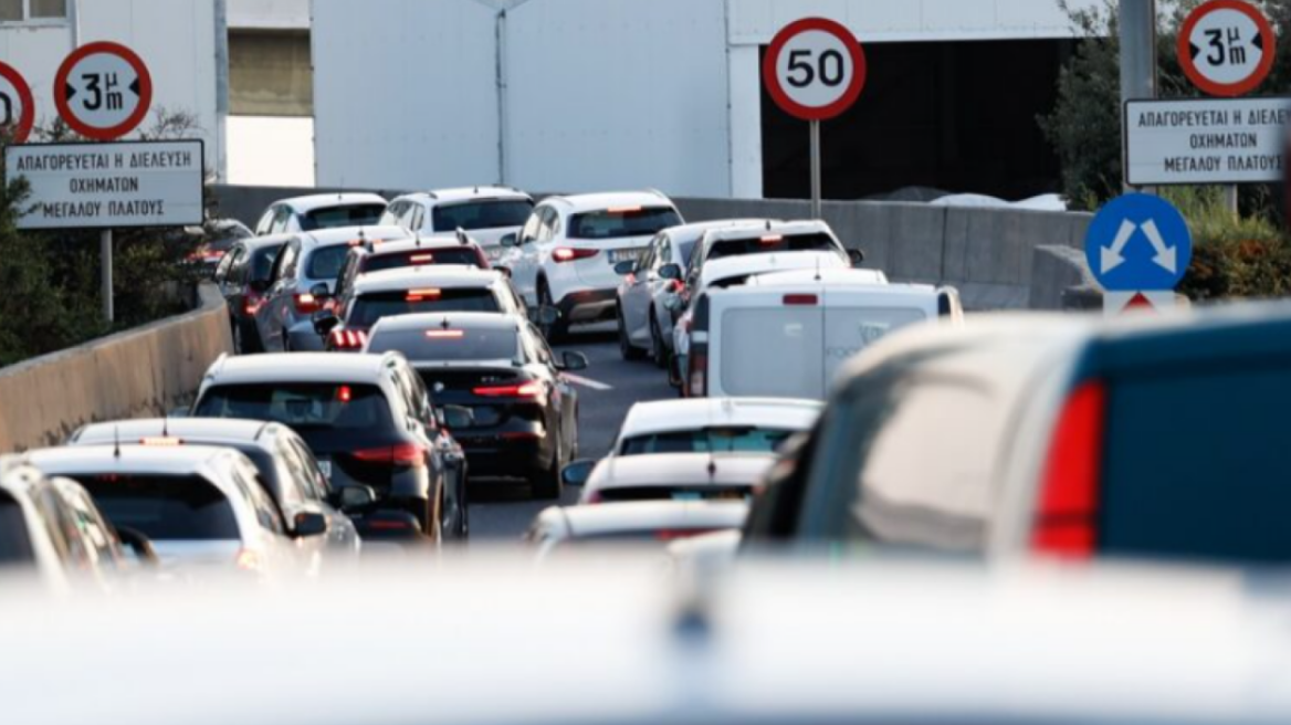 Kαθυστερήσεις στην Αττική Οδό στην έξοδο για Λαμία - Δείτε χάρτη με την κίνηση τώρα