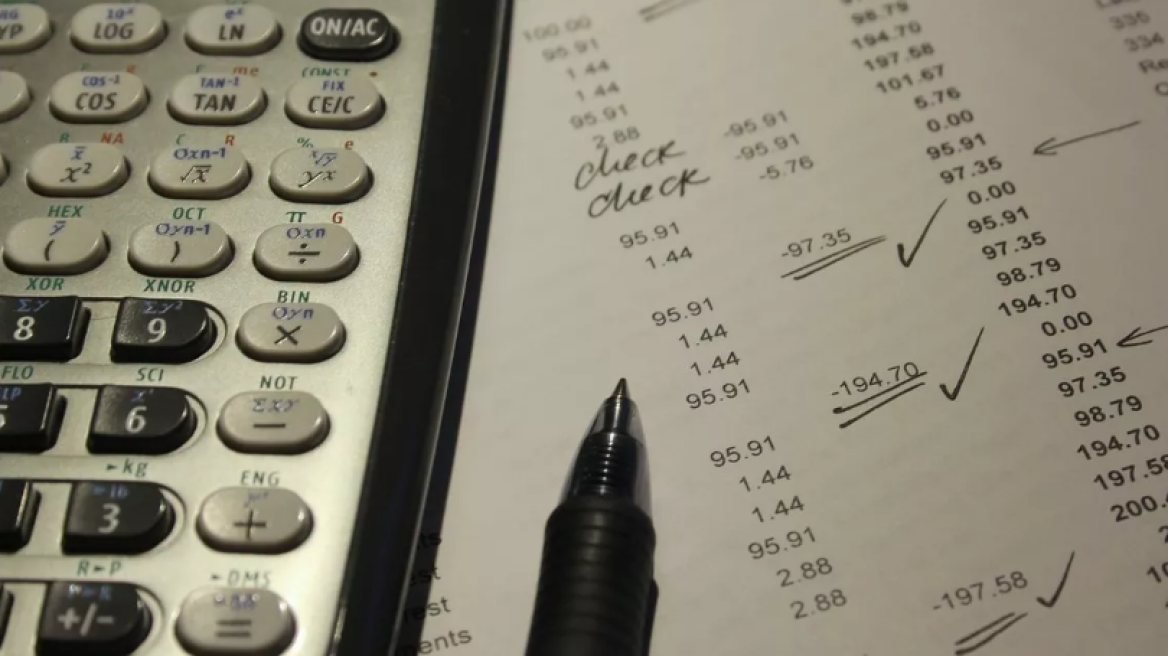 Ελεύθεροι επαγγελματίες: Τι θα πληρώσουν το 2024 – Οι εξαιρέσεις, οι εκπτώσεις και οι απαλλαγές