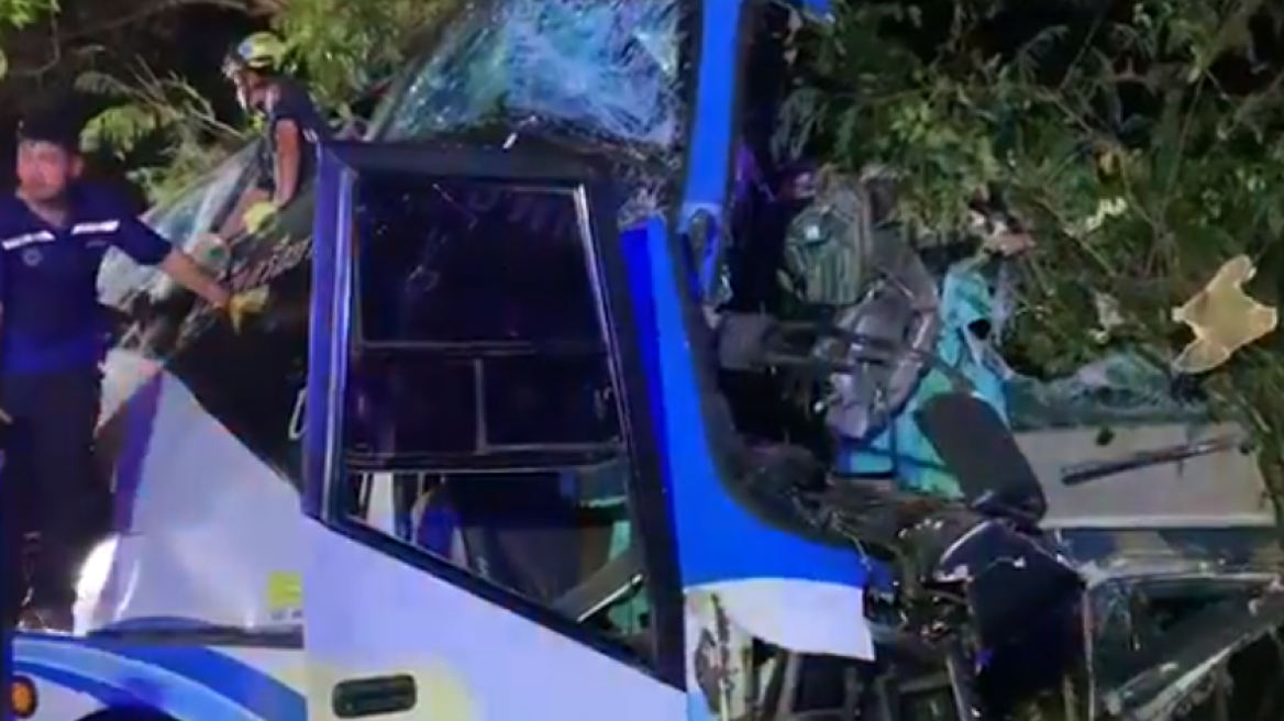 Ταϊλάνδη: Τουλάχιστον 14 νεκροί σε τροχαίο στο οποίο ενεπλάκη διώροφο λεωφορείο