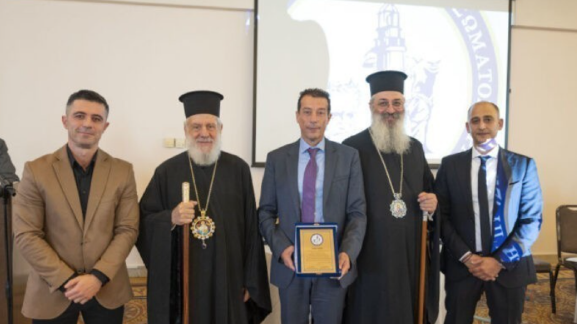 Τιμήθηκε για την προσφορά του στο Λιμενικό ο πρώην Λιμενάρχης Σύρου Γιάννης Βαμβακούσης