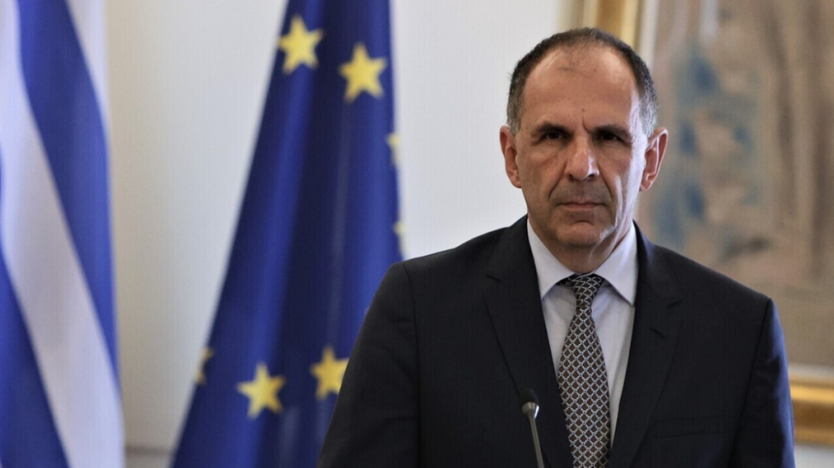 Γεραπετρίτης στο Bloomberg: Η Ελλάδα έτοιμη να παράσχει ανθρωπιστική βοήθεια στη Γάζα