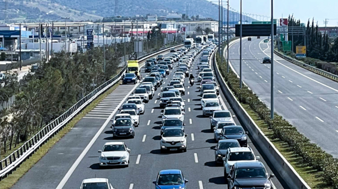 Οι δρόμοι με αυξημένη κίνηση τώρα στην Αθήνα - Στο «κόκκινο» Κηφισός και Αττική Οδός

