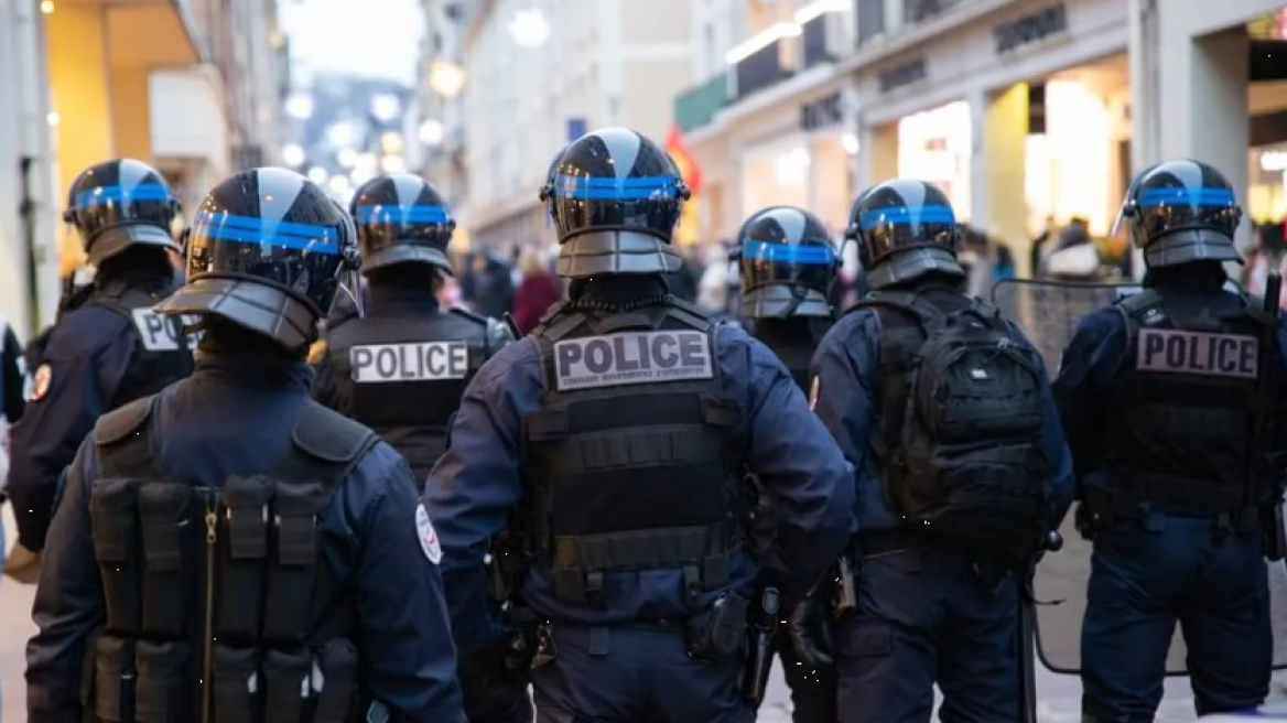 Γαλλία: Περισσότεροι από 90.000 αστυνομικοί και στρατιώτες βγαίνουν στους δρόμους την παραμονή της Πρωτοχρονιάς