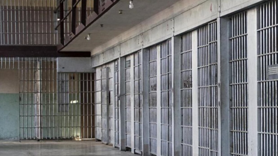 Προσπάθησε να περάσει ναρκωτικά στον γιο του στις φυλακές Δομοκού