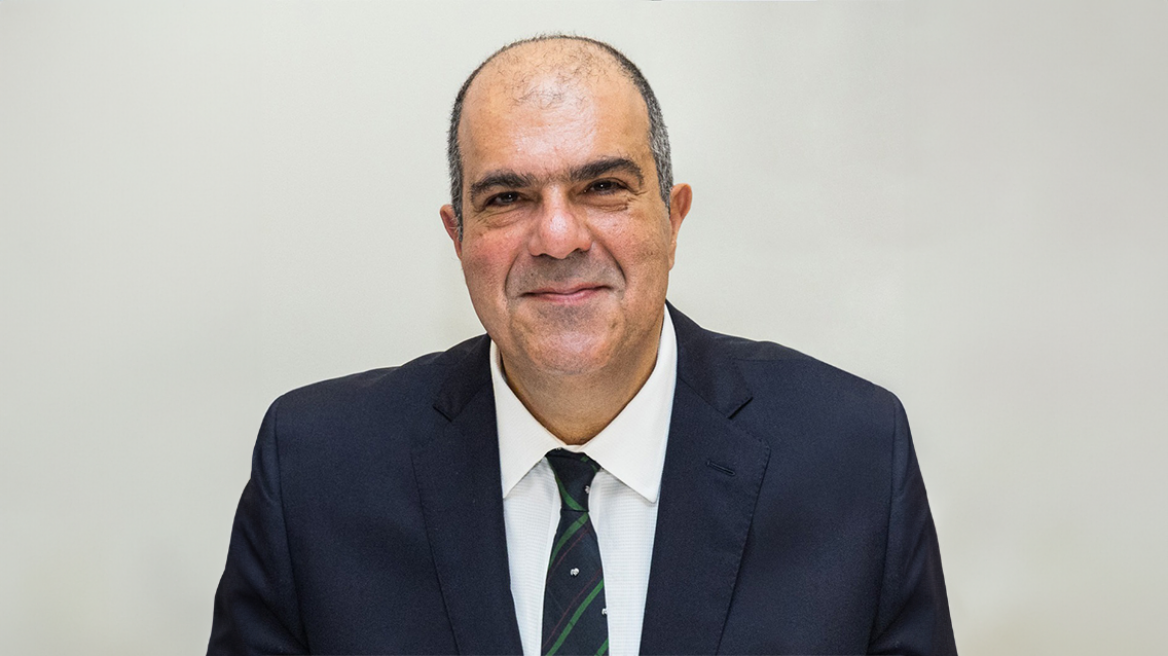 Ο Sir Στέλιος Χατζηιωάννου γιορτάζει με ένα νέο βίντεο τα 30 χρόνια από τη δημιουργία της easy brand