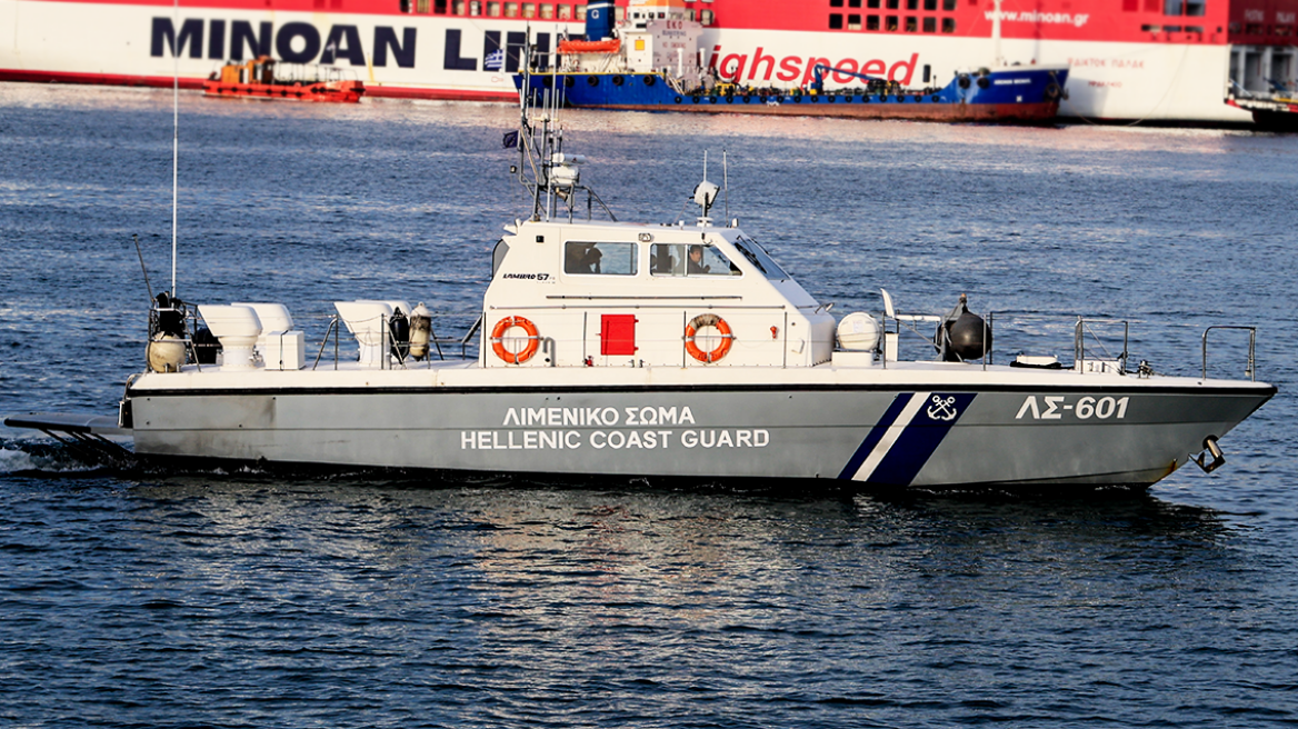 Εντοπίστηκε αυτοκίνητο στον βυθό της Ακτής Ηετίωνα στον Πειραιά - Έρευνες από δύτες