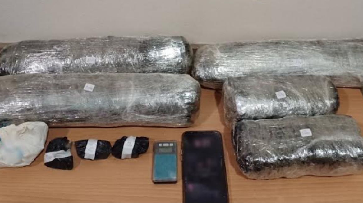 Θα διακινούσε τέσσερα κιλά κάνναβης και ποσότητες ηρωίνης και κοκαΐνης