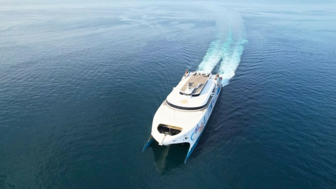 EuroChampion Jet: Το νέο ταχύπλοο της SEAJETS κατέπλευσε στο λιμάνι του Πειραιά