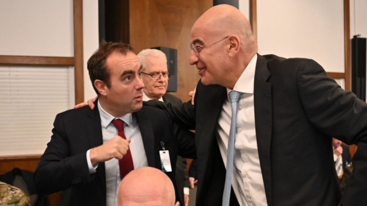 Συνάντηση Δένδια με τον Γάλλο ομόλογό του για την άμυνα της Ουκρανίας 