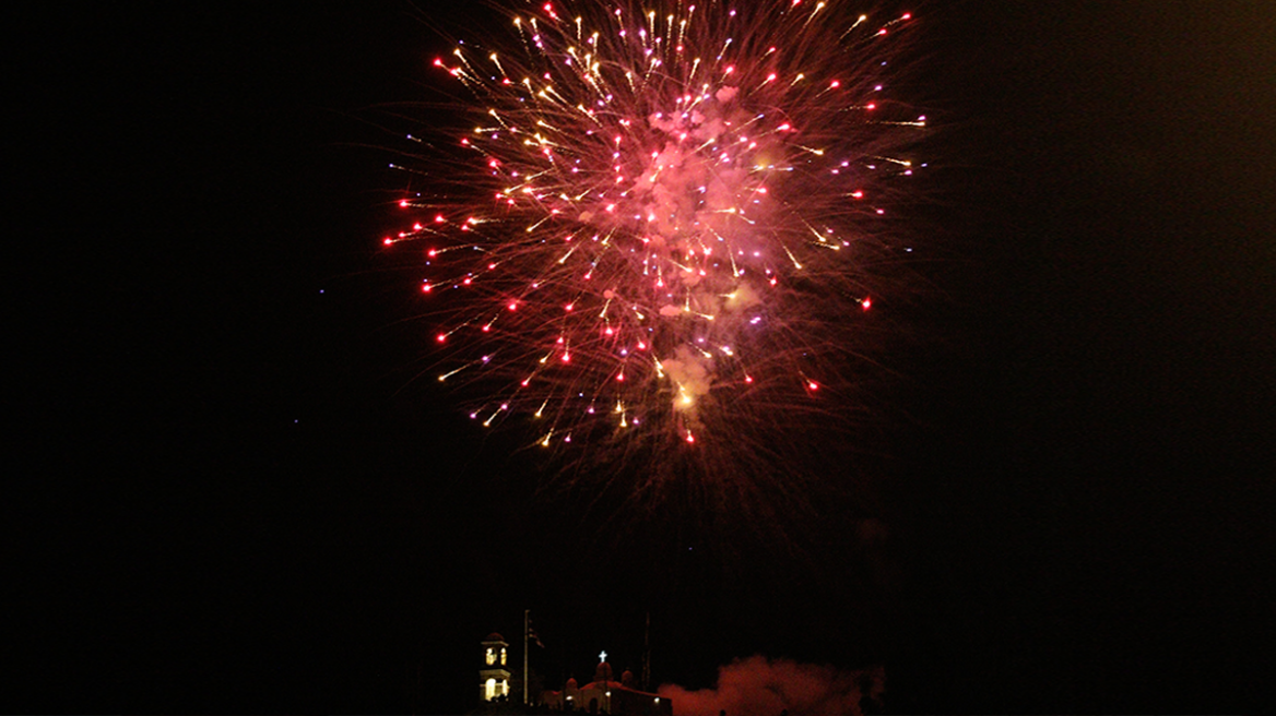 Συνελήφθη 60χρονος στην Κάρπαθο με 799 πυροτεχνήματα στο παντοπωλείο του