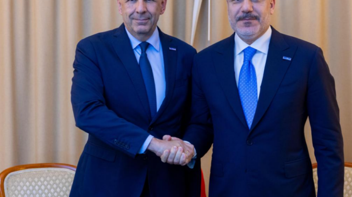 Συνάντηση Γεραπετρίτη - Φιντάν στο περιθώριο της Συνόδου για τα Βαλκάνια στα Σκόπια