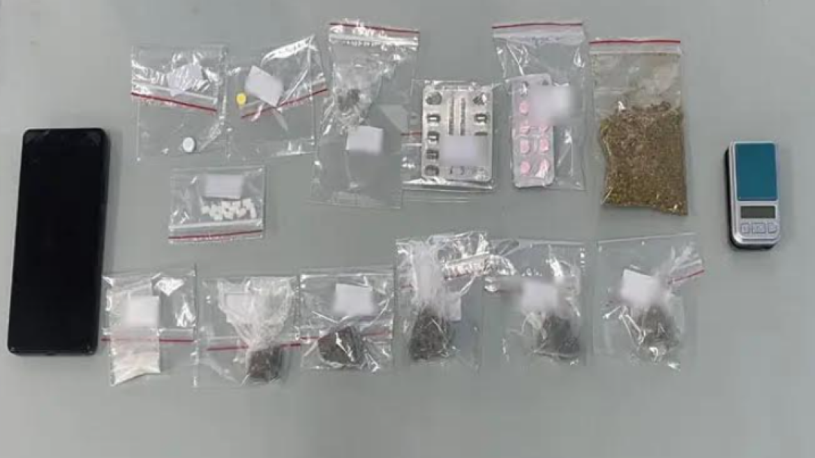 Οδηγός μετέφερε ηρωίνη, Shisha, κάνναβη και ναρκωτικά χάπια