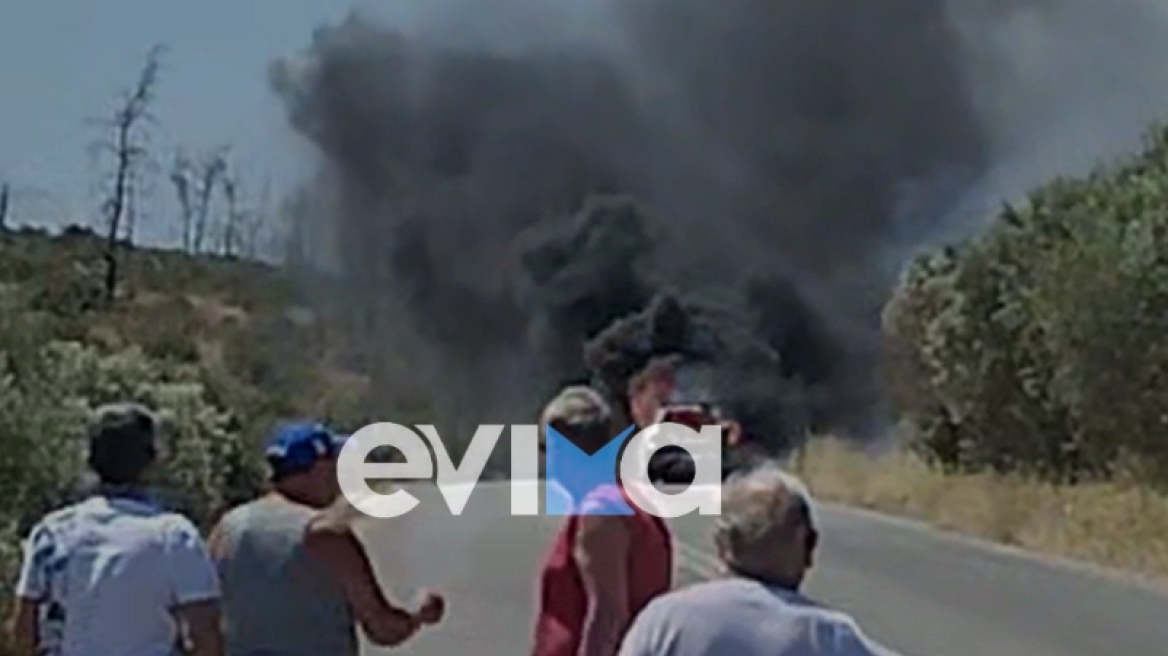 Αυτοκίνητο τυλίχθηκε στις φλόγες εν κινήσει στη Στροφυλιά Ευβοίας - Δείτε βίντεο  