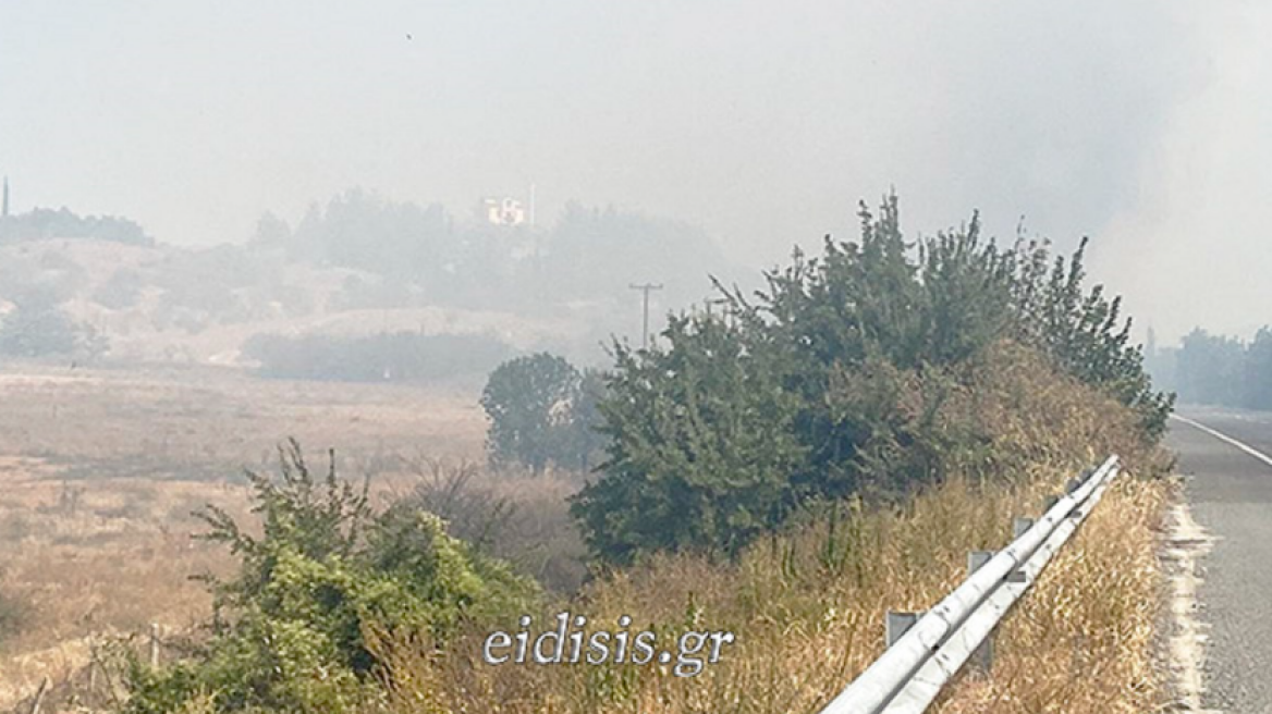 Πυρκαγιά σε αυτοκίνητο κοντά στους Ευζώνους - Παραμένει κλειστή η Εθνική και στα δύο ρεύματα