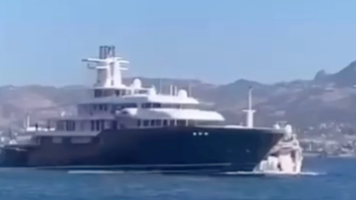 Πολυτελές γιοτ εμβόλισε σκάφος στην Αλικαρνασσό - Δείτε βίντεο από τη στιγμή της σύγκρουσης