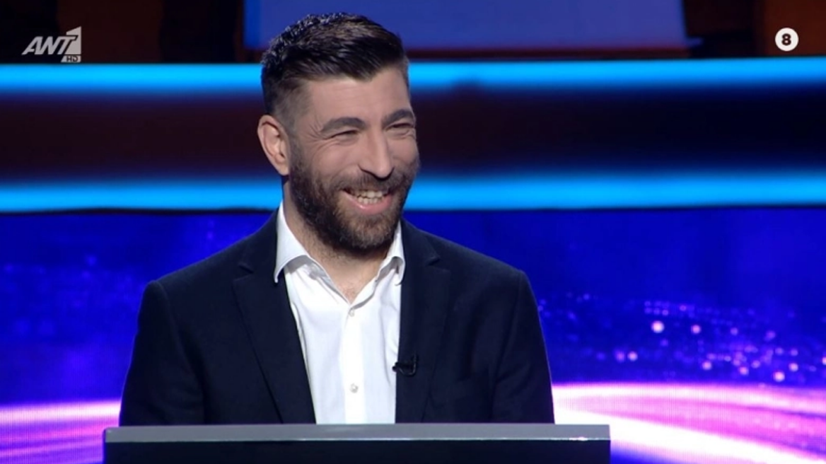 Μυθική ατάκα στον «Εκατομμυριούχο» από παίκτη με γραφείο τελετών: «Έχω έρθει με το υπηρεσιακό να είμαι έτοιμος»