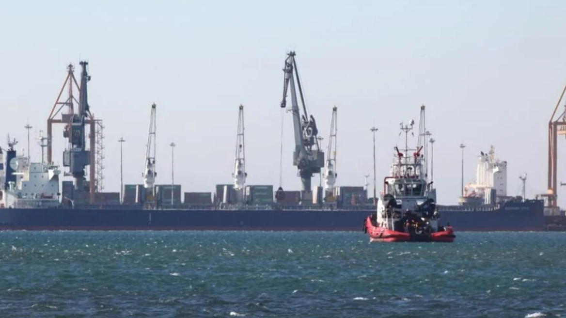 Κακοκαιρία Bora - Θεσσαλονίκη: Σύγκρουση φορτηγών πλοίων στο λιμάνι λόγω των ισχυρών ανέμων	