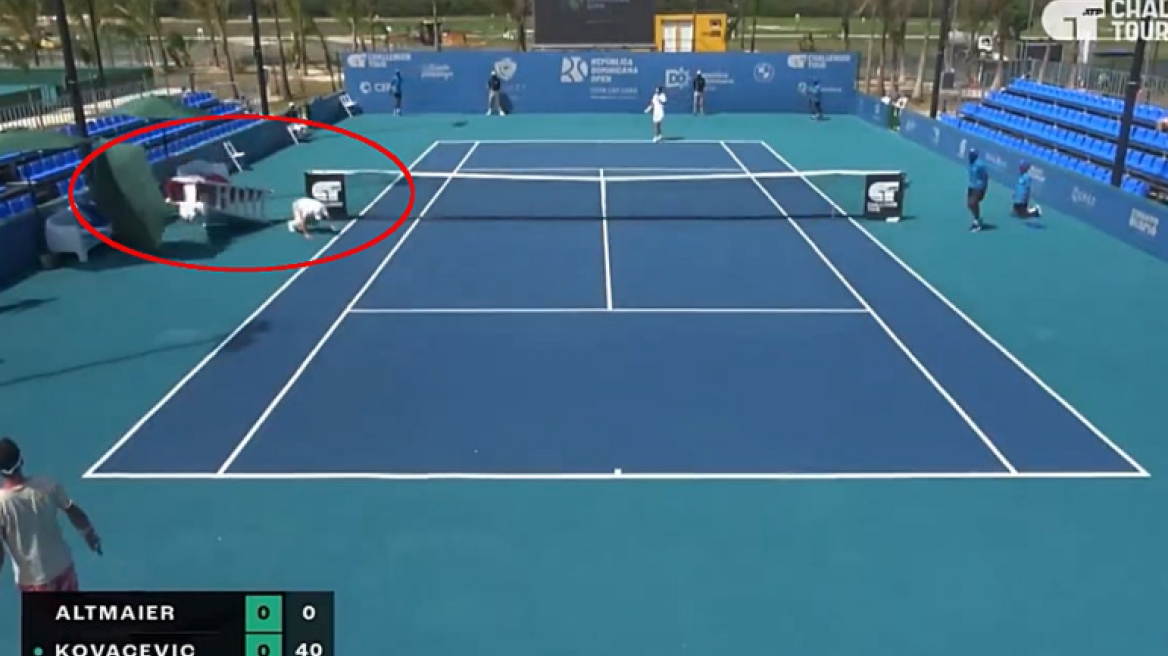 Ο άνεμος παρέσυρε την καρέκλα του διαιτητή σε αγώνα τένις - Πήδηξε για να σωθεί ο ρέφερι - Δείτε βίντεο 