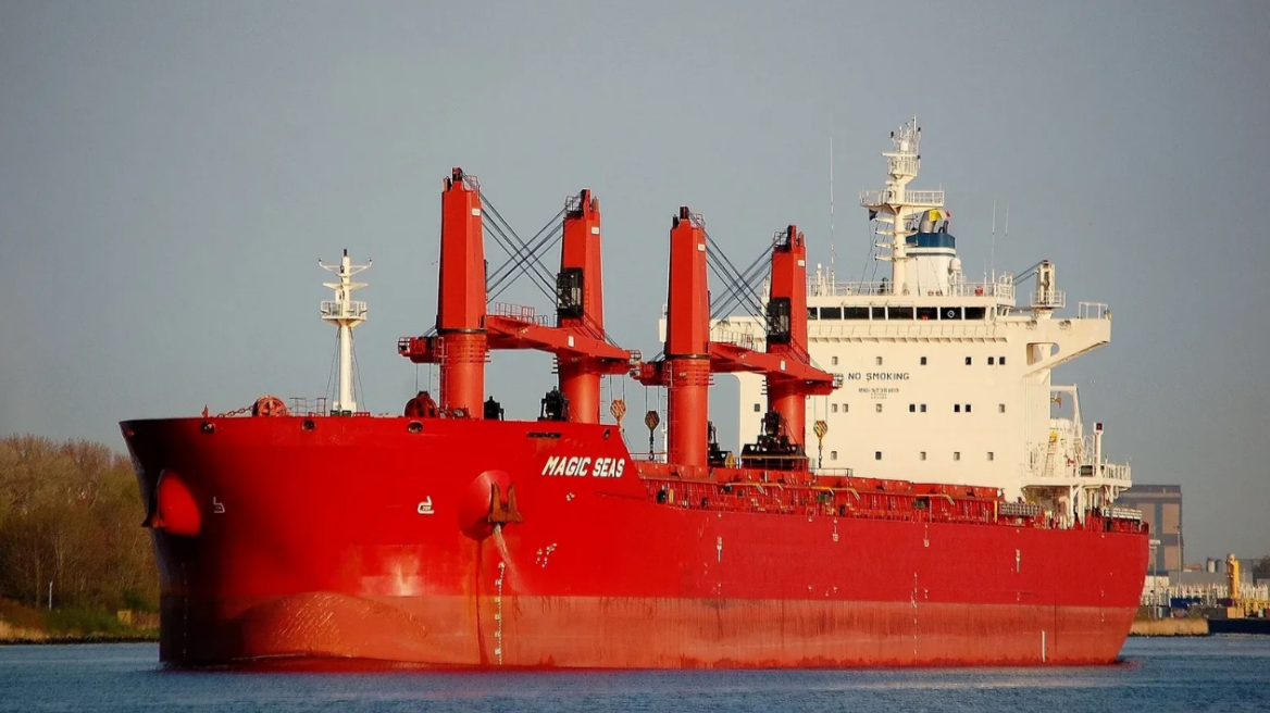 Βυθίζεται ελληνικών συμφερόντων πλοίο μετά την ένοπλη επίθεση ανοιχτά της Υεμένης - Χτυπήθηκε με ρουκέτες, drones και αντιπλοϊκούς πυραύλους