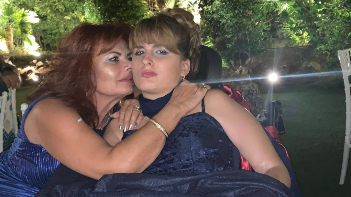 13 χρόνια από την άγρια επίθεση κατά της Μυρτώς στην Πάρο -  «Σαν σήμερα ένα τέρας έλιωσε το κεφάλι του παιδιού μου» έγραψε η μητέρα της