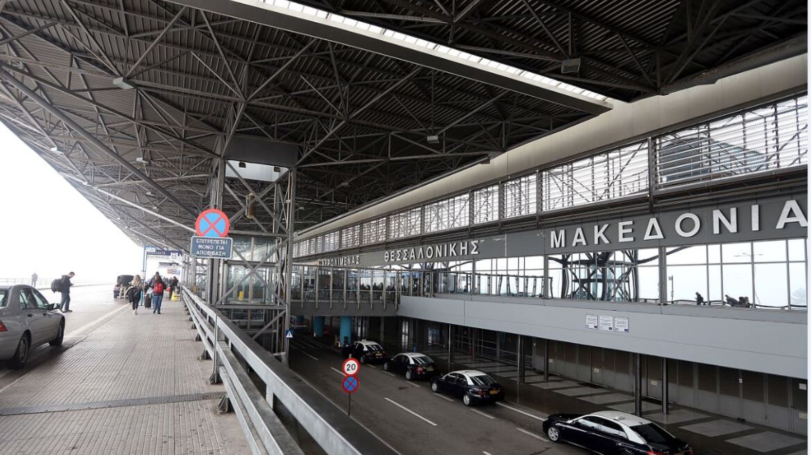 Αεροπλάνο με έξι επιβάτες έκανε αναγκαστική προσγείωση στο «Μακεδονία» μετά από ένδειξη για καπνό στο κόκπιτ