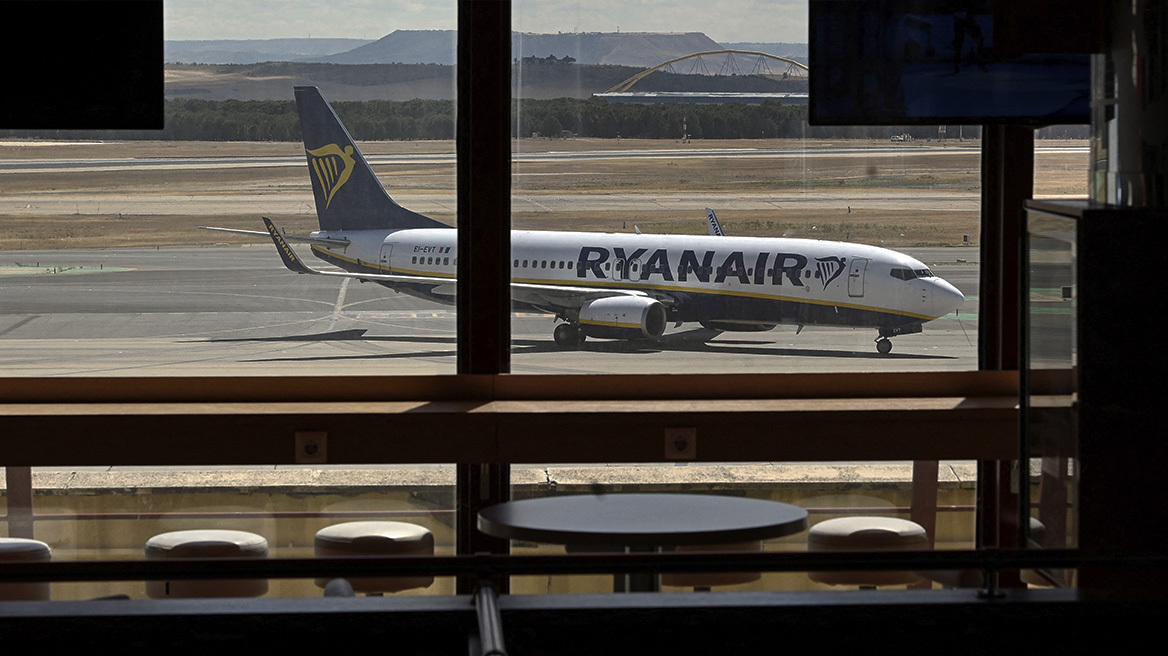 Η Ryanair μήνυσε επιβάτη και ζητά 15.000 ευρώ επειδή πτήση άλλαξε αναγκαστικά πορεία λόγω της συμπεριφοράς του