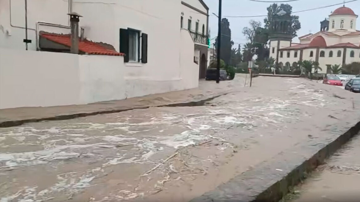 Η κακοκαιρία «Bora» πλήττει σφοδρά τη Λήμνο - Απεγκλωβισμοί από τις πλημμύρες, ποτάμια οι δρόμοι