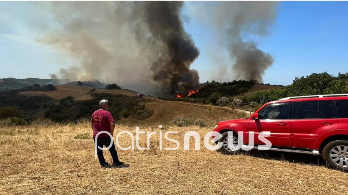 Φωτιά στην Ηλεία: Παίρνει διαστάσεις η πυρκαγιά, δύο ελικόπτερα και 4 Canadair στη μάχη