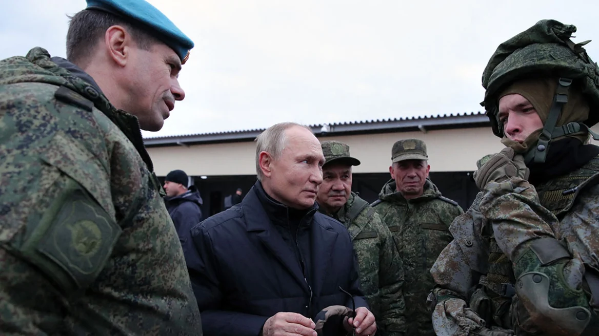 Πόλεμος στην Ουκρανία: Ο Πούτιν ψάχνει ευθύνες για το «πιο θανατηφόρο χτύπημα» των Ουκρανών