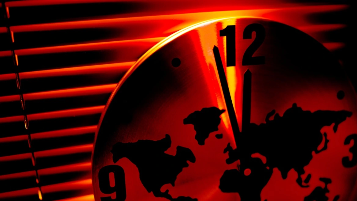 Το «Ρολόι της Αποκάλυψης» δείχνει 90 δευτερόλεπτα πριν τα μεσάνυχτα Η ομάδα επιστημόνων που διαχειρίζεται το «Ρολόι της Αποκάλυψης» θέλει να προειδοποιήσει ότι η ανθρωπότητα δεν βρισκόταν ποτέ τόσο κοντά σε ένα κατακλυσμιαίο γεγονός
