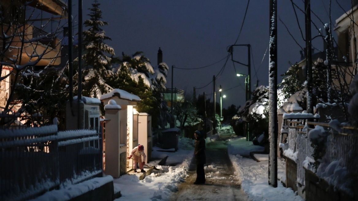 Κακοκαιρία Μπάρμπαρα: Ραγδαία επιδείνωση με νέο κύμα έντονων χιονοπτώσεων μέσα στη νύχτα