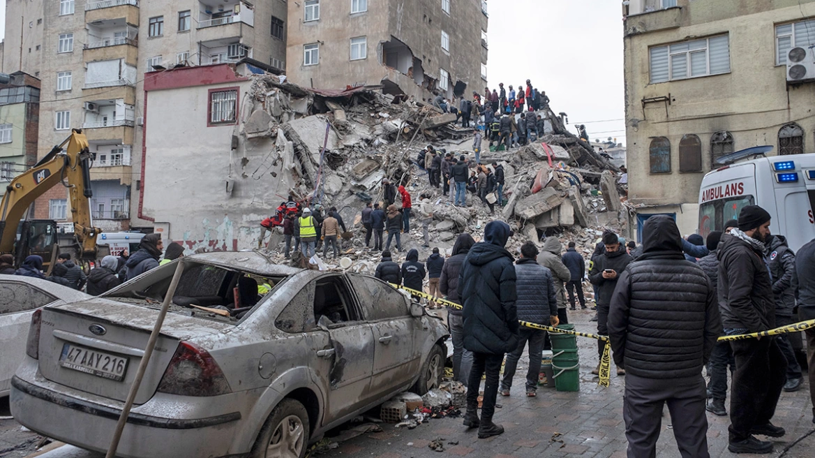Σεισμός στην Τουρκία: Μετατοπίστηκε κατά τρία μέτρα η αραβική τεκτονική πλάκα και η Τουρκία μετακινήθηκε… νοτιοδυτικά