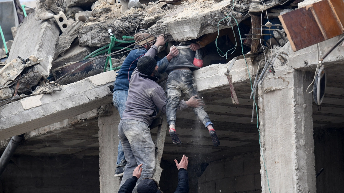 Σεισμοί σε Τουρκία – Συρία: «Αγώνας δρόμου» – Πάνω από 5.000 οι νεκροί