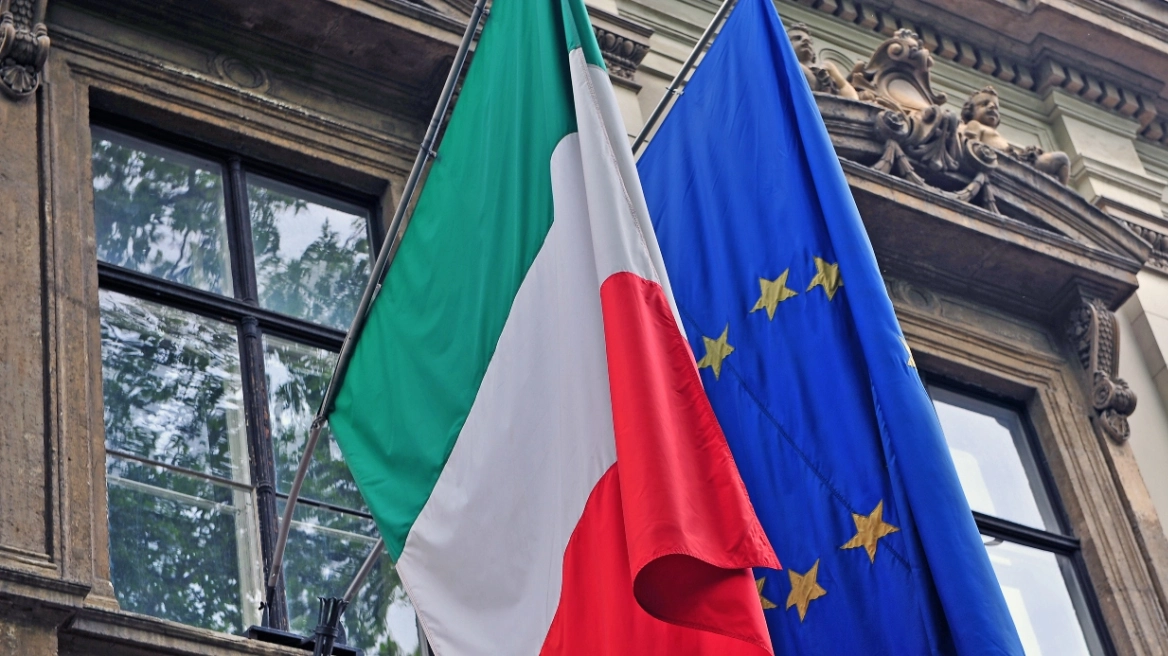 Διοικητής Τράπεζας Ιταλίας: «Καμπανάκι» και για την Ευρώπη η τραπεζική κρίση των τελευταίων ημερών
