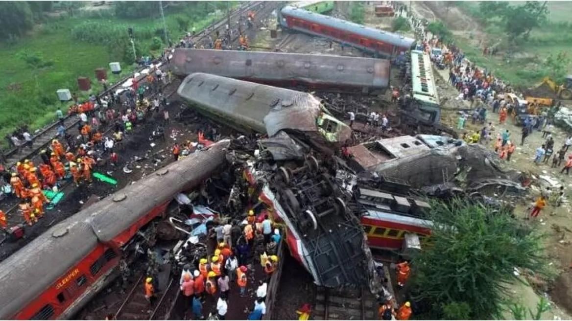 Τους 288 έχουν φτάσει οι νεκροί από τη σύγκρουση τρένων