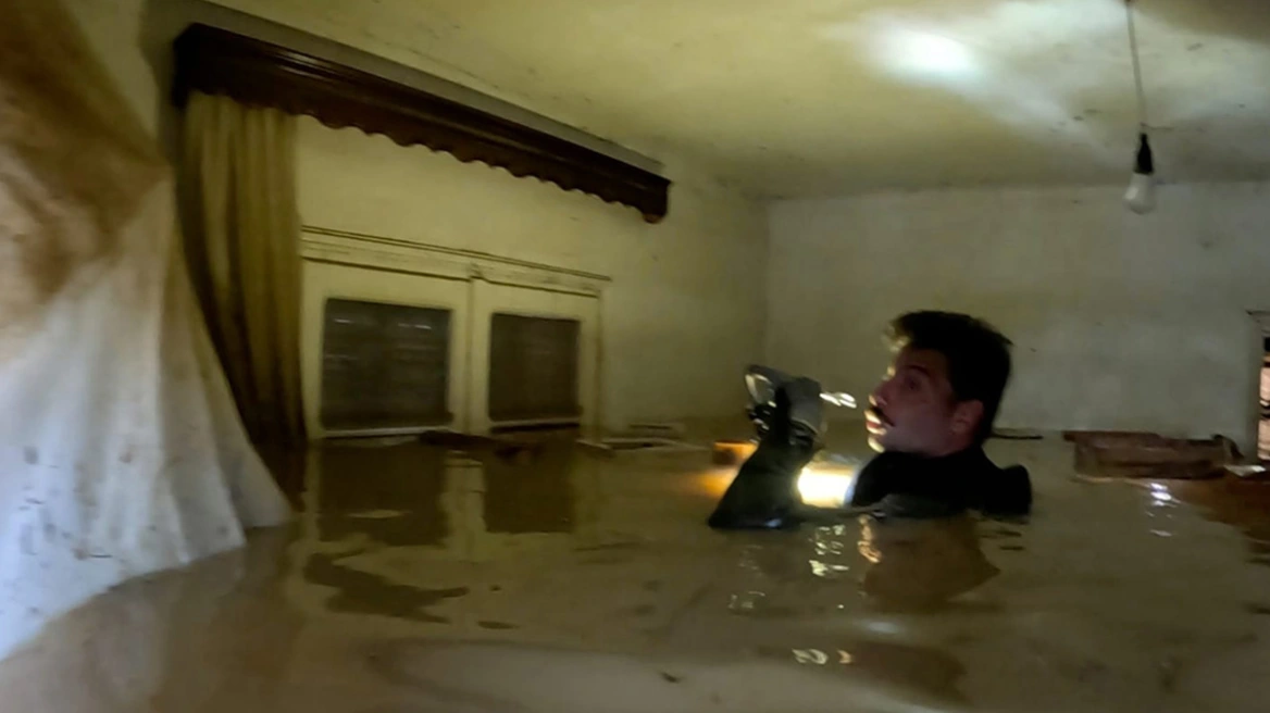 Κακοκαιρία «Daniel»: Δραματική επιχείρηση ΟΥΚάδων του Λιμενικού σε πλημμυρισμένα σπίτια στον θεσσαλικό κάμπο – Δείτε φωτογραφίες