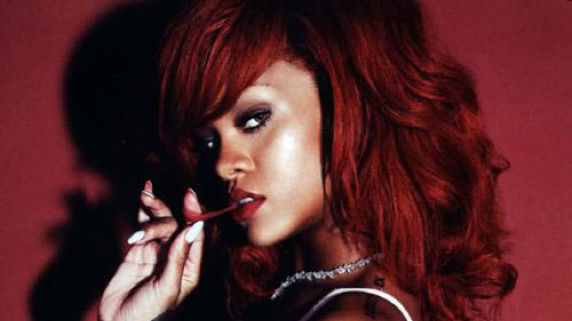 Μόνο με τα εσώρουχά της η Rihanna