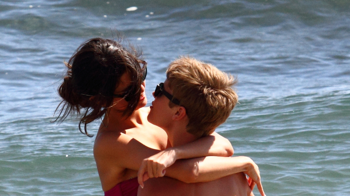Justin-Selena: Φιλιούνται, αγκαλιάζονται